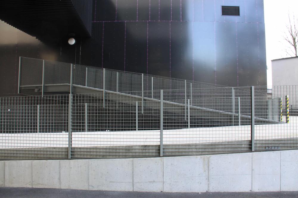Fences — Metal-Disain metal gratings application