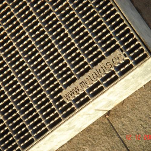 Foot Cleaning Gratings (Press Locked)