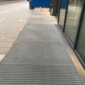 Kājslauķu režģi (Press Locked)