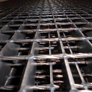 Puristehitsattu ritilä