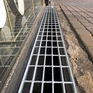 Puristehitsattu ritilä