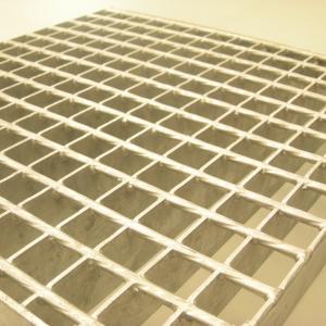 Puristehitsattu ritilä