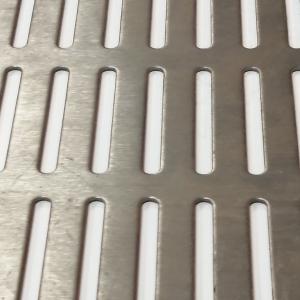 Soikea aukko - rako LR