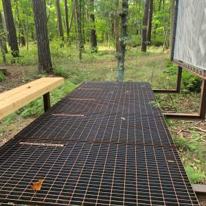 Puristehitsattu ritilä