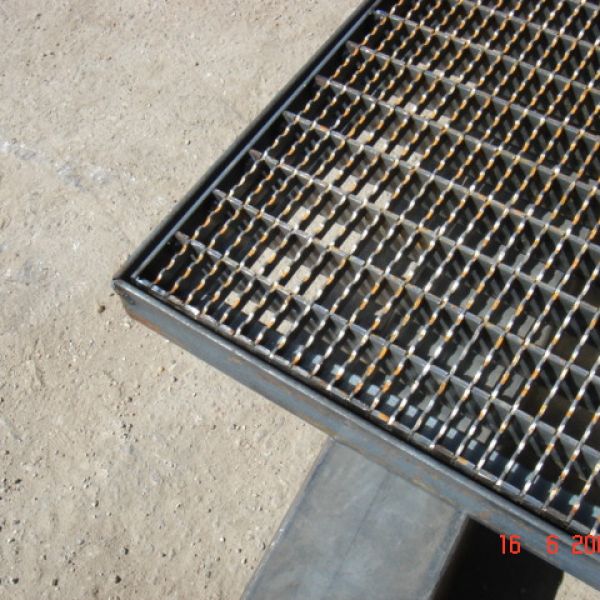 Foot cleaning grating  / Shoe-cleaning grating